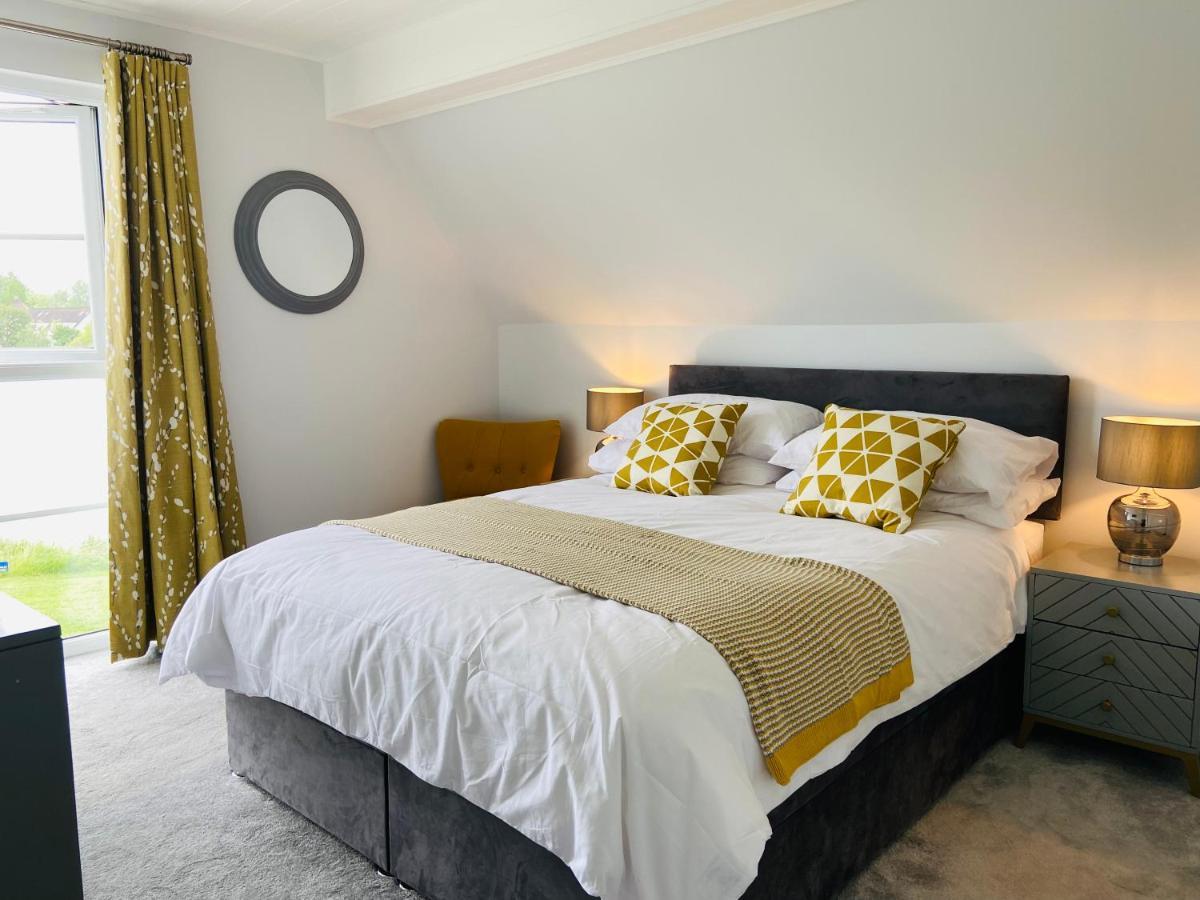 Lakehouse, 36 Isis * Cirencester